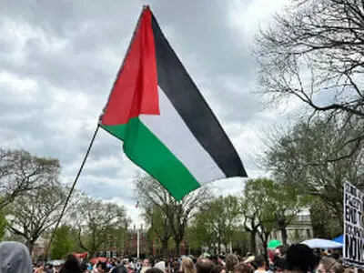 بالا بردن پرچم فلسطین در جشن فارغ التحصیلی دانشگاه «براون»