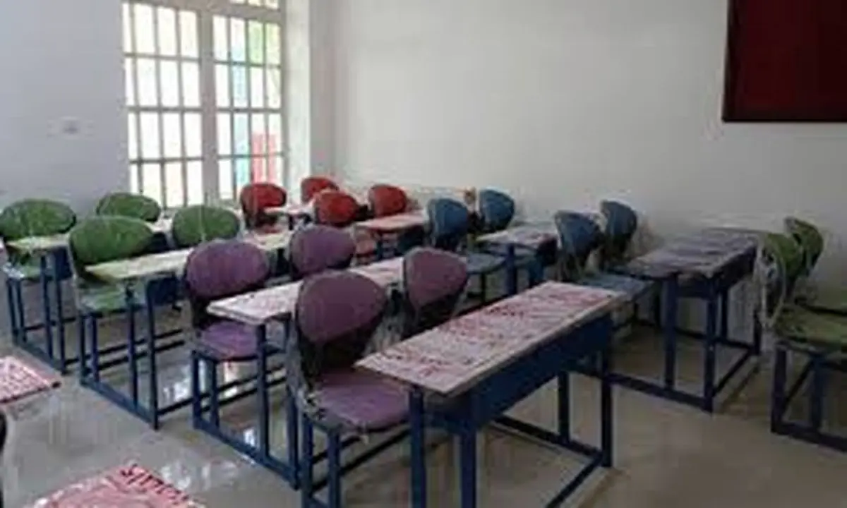 بلاتکلیفی ۷۵۰ دانش آموز مهر تابان شیراز در سایه سکوت مسئولان/عکس