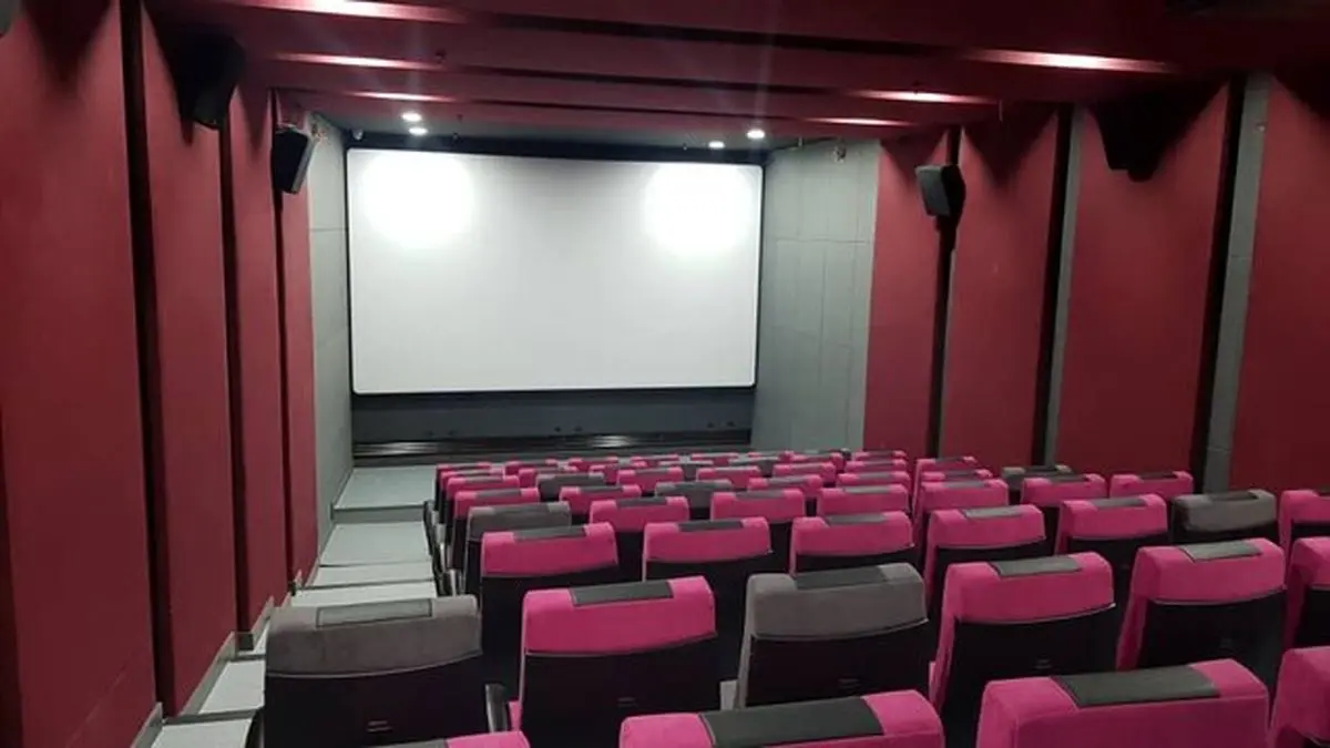 چراغ سینما در شهر ساحلی کنگان روشن میشود