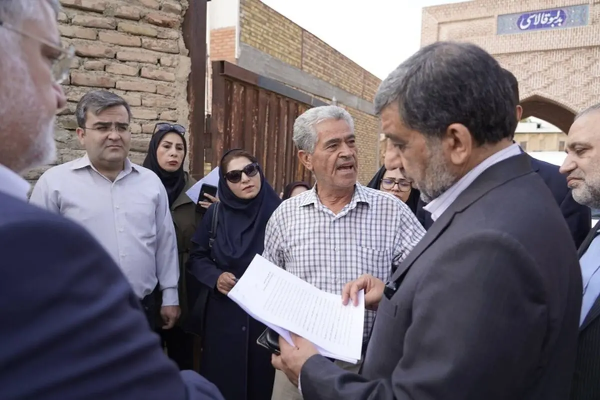 بازدید وزیر میراث‌فرهنگی از روند مرمت خانه تاریخی انصاری قلعه تاریخی بدلبو