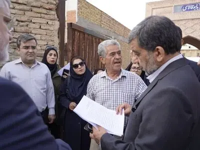 بازدید وزیر میراث‌فرهنگی از روند مرمت خانه تاریخی انصاری قلعه تاریخی بدلبو