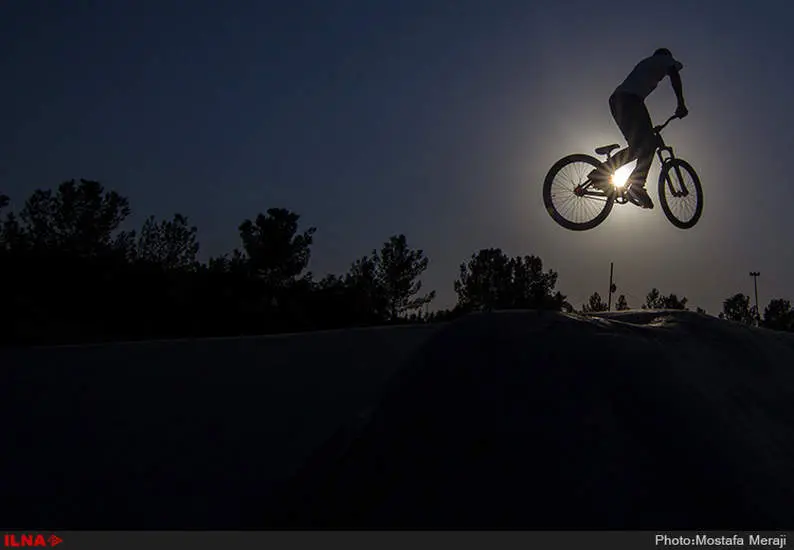 آماده سازی تیم دوچرخه سواری بی ام ایکس در بوستان علوی قم
