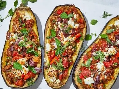 طرز تهیه بادمجان شکم پر رژیمی خوشمزه و کم کالری