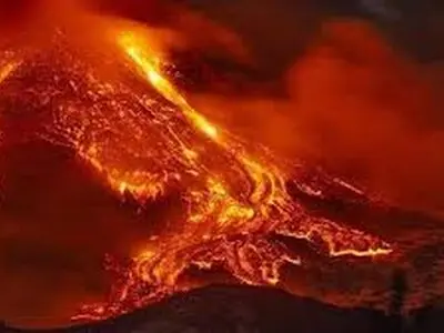 فوران آتشفشان ریکیانس در ایسلند برای دوازدهمین بار طی چهار سال/فیلم