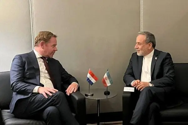 عراقجي يجري مباحثات مع وزير الخارجية الهولندي