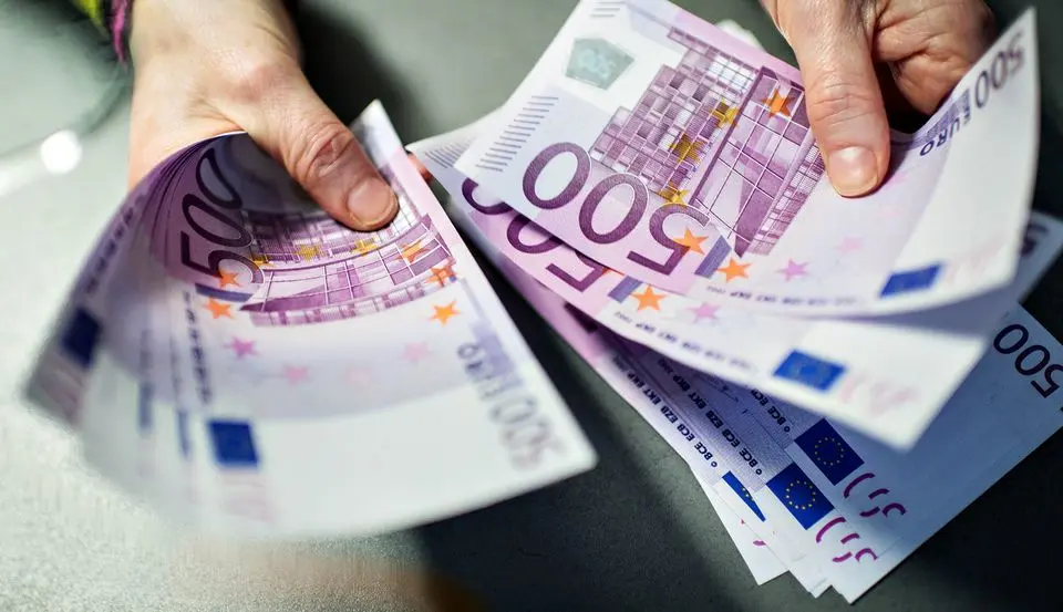 افزایش ۲ هزار تومانی نرخ یورو در یک روز
