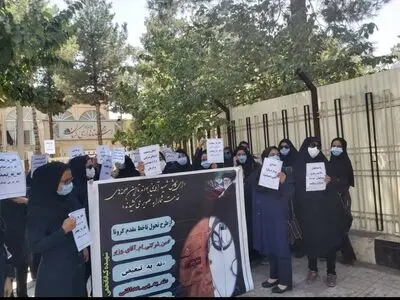 تجمع نیروهای شرکتی بهداشت و درمان مقابل استانداری‌ها/ درخواست طرف قرارداد شدن با دانشگاه‌های علوم پزشکی به‌جای واسطه‌ها