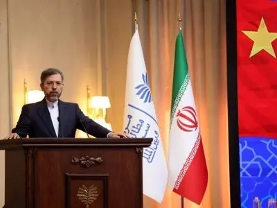 خطيب زاده: العلاقات الإيرانية الصينية حقيقية وراسخة وأمامهما مساراً هاماً لتعزيز المصالح العليا
