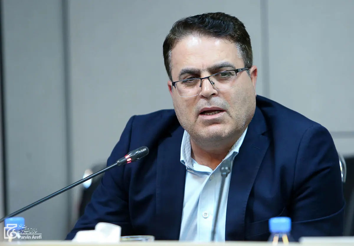 تنها کتاب می‌تواند ما را زیر چتر معنا گرد آورد