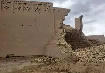 یخچال تاریخی سیرجان و قلعه نرماشیر بر اثر بارندگی‌های اخیر تخریب شدند