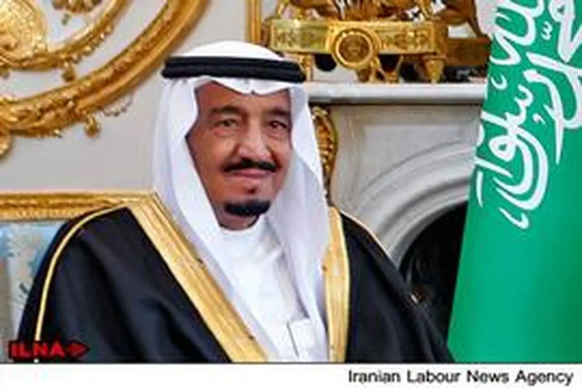 الملک السعودی یعفی مقرن بن عبد العزیز وسعود الفیصل