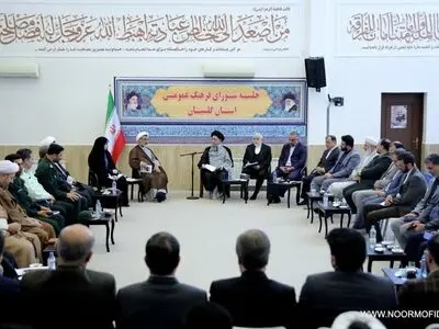 شاید معیشت و اقتصاد زیربنای مسائل فرهنگی نباشد اما در اجرای آن موثر است