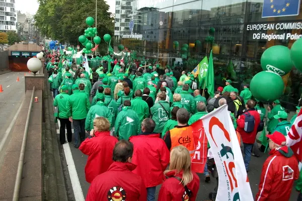 تظاهرات اتحادیه‌های کارگری بلژیک در اعتراض به‌ عدم افزایش مزد و نقض حق اعتصاب