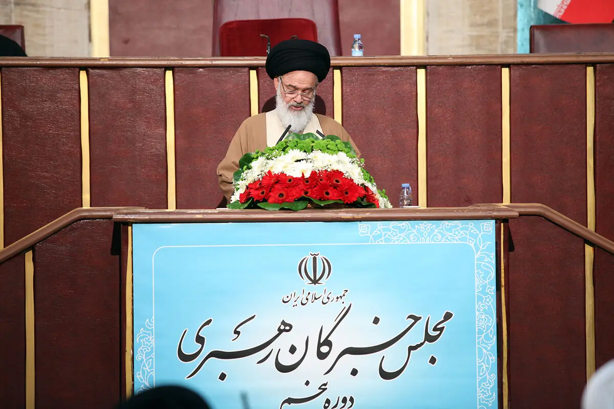 ما درس مردمی بودن و وظیفه‌مداری را از امام(ره) آموختیم