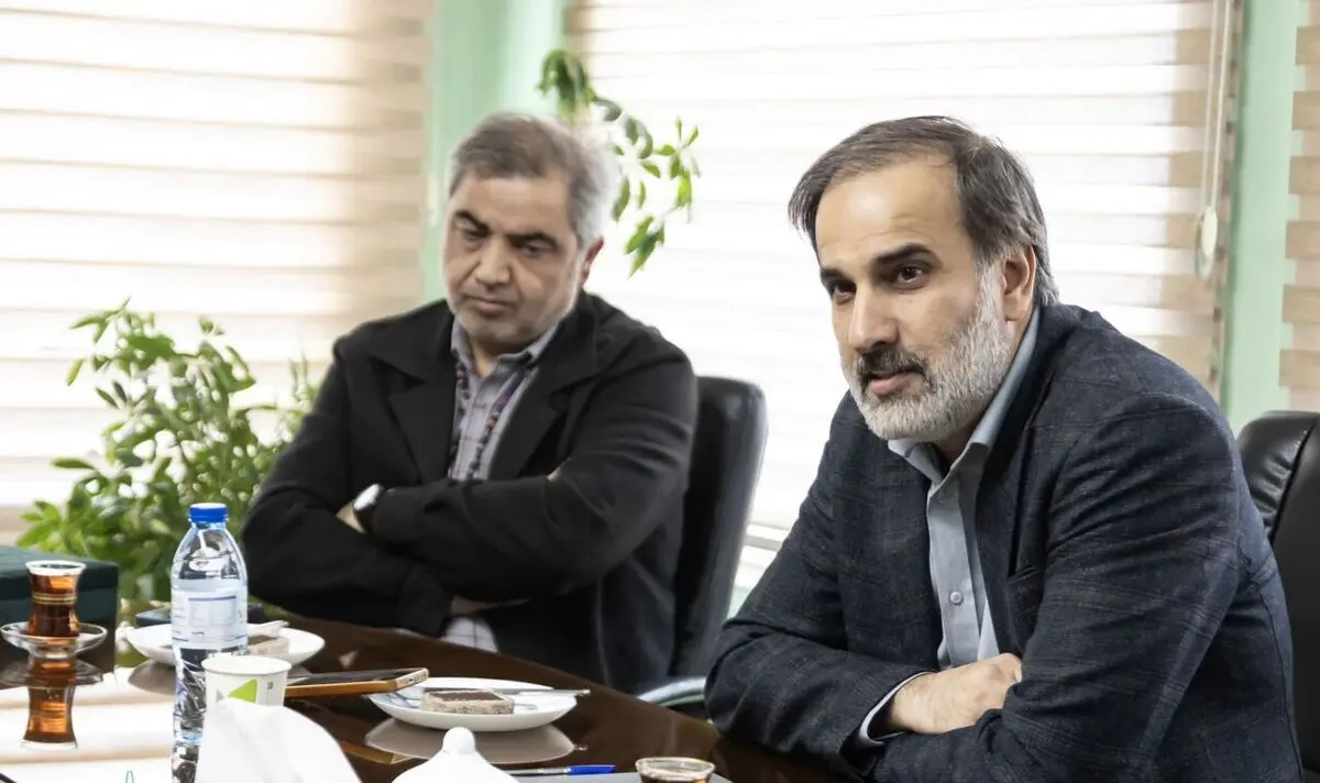 تاکید بر جلب مشارکت هنرمندان با هر سلیقه و ایده/فعالیت‌های نسل نو حمایت شود