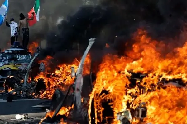 LA has a curfew in place and is arresting protesters