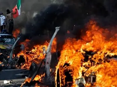 LA has a curfew in place and is arresting protesters
