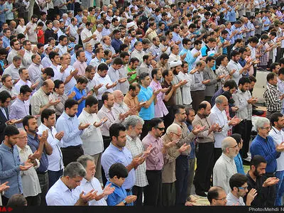 إقامة صلاة عید الفطر بإمامة ممثل قائد الثورة فی جامعة طهران