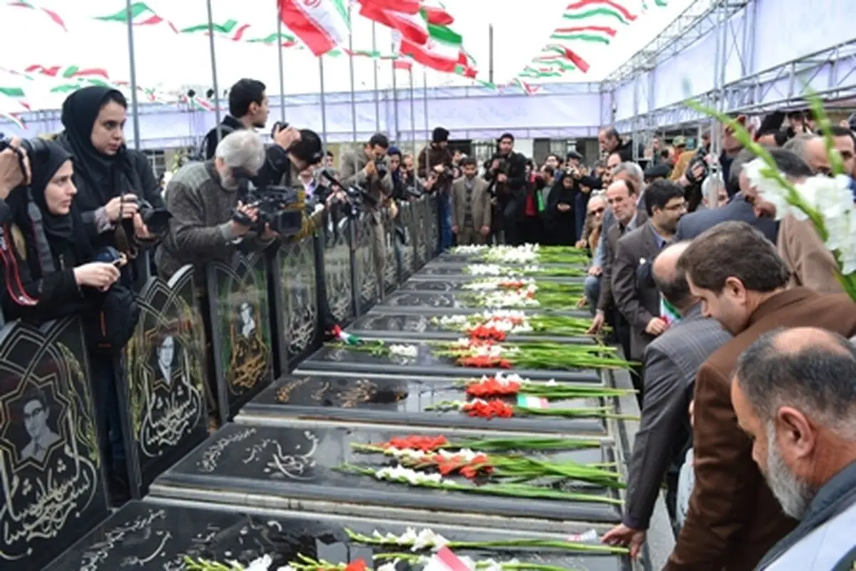تجدید میثاق مدیرعامل و کارکنان شرکت شهرک های صنعتی گیلان با شهدا و امام شهدا