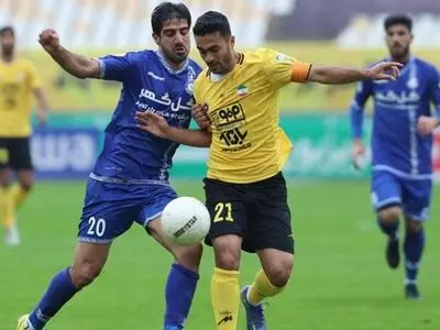 حسینی: داور بازی استقلال و گل‌گهر را نفرین کردم/ منتظر بودند کسی بیفتد پنالتی بگیرند