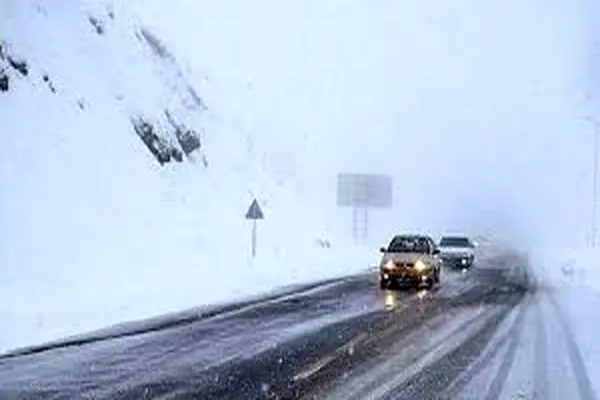 جاده چالوس یکطرفه می شود/ کولاک و برف در محورهای کوهستانی