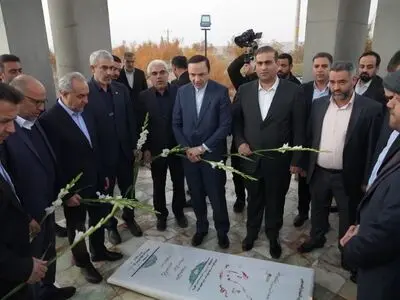 وزیر اقتصاد و دبیر شورایعالی مناطق آزاد به ارس سفر کرد