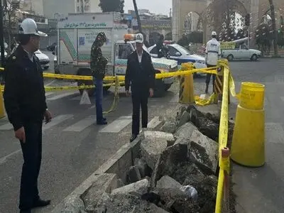 فرونشست زمین در خیابان کارگر و تغییر مسیر اتوبوس‌های شرکت واحد