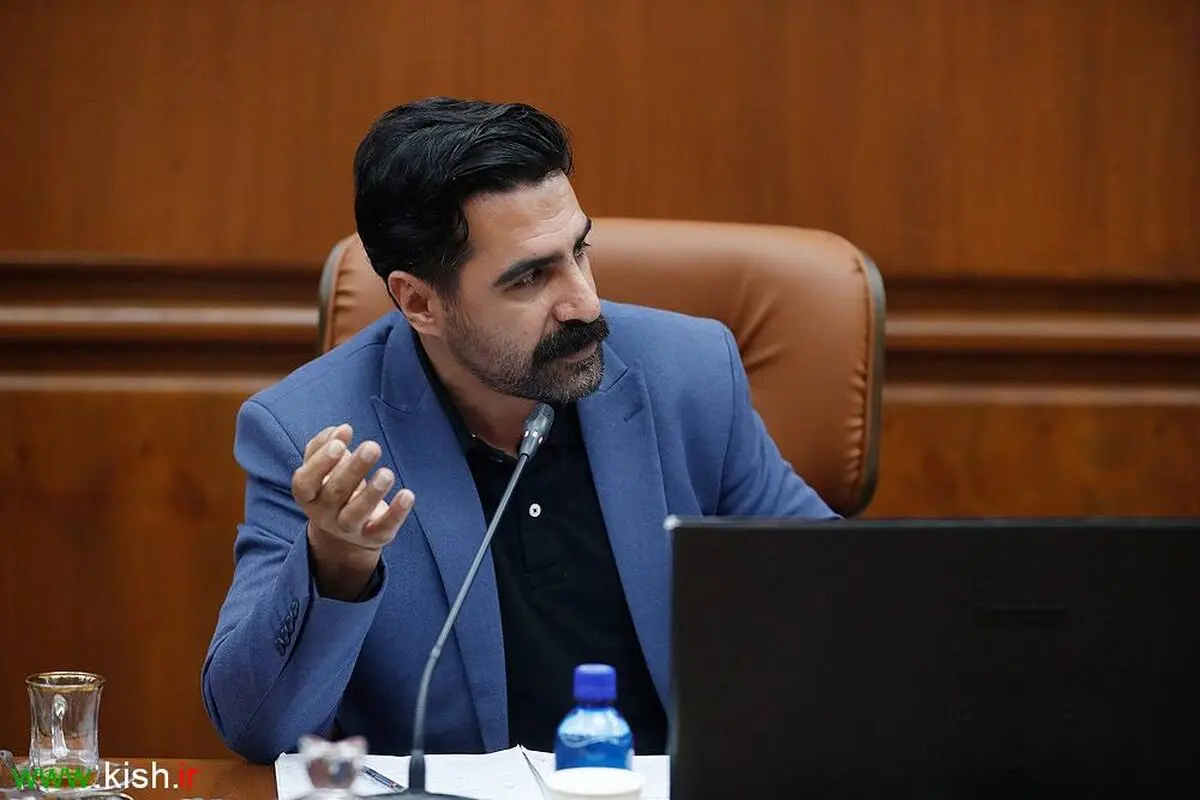 رامتین روشن دبیر نخستین دوسالانه بین المللی پوستر کیش شد