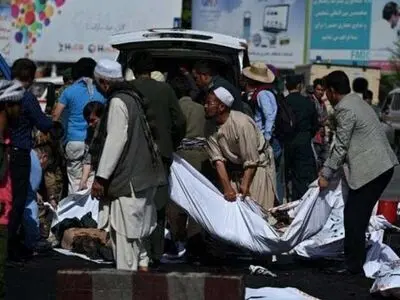 27 شهیدا قتیلا على الاقل بتفجیر انتحاری فی مسجد للشیعة فی کابول 