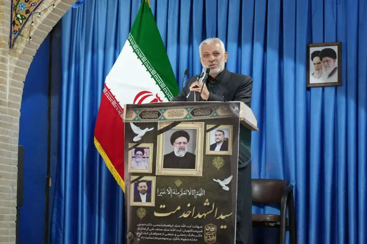 برنامه ی انقلاب گسترش پیوند با امت اسلامی و ایستادگی برابر استعمار است