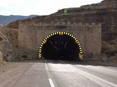 تونل رخ از سمت اصفهان به شهرکرد مسدود شد