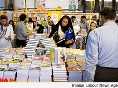 کتاب‌ها باد کرده؛ کسی نمی‌خردشان