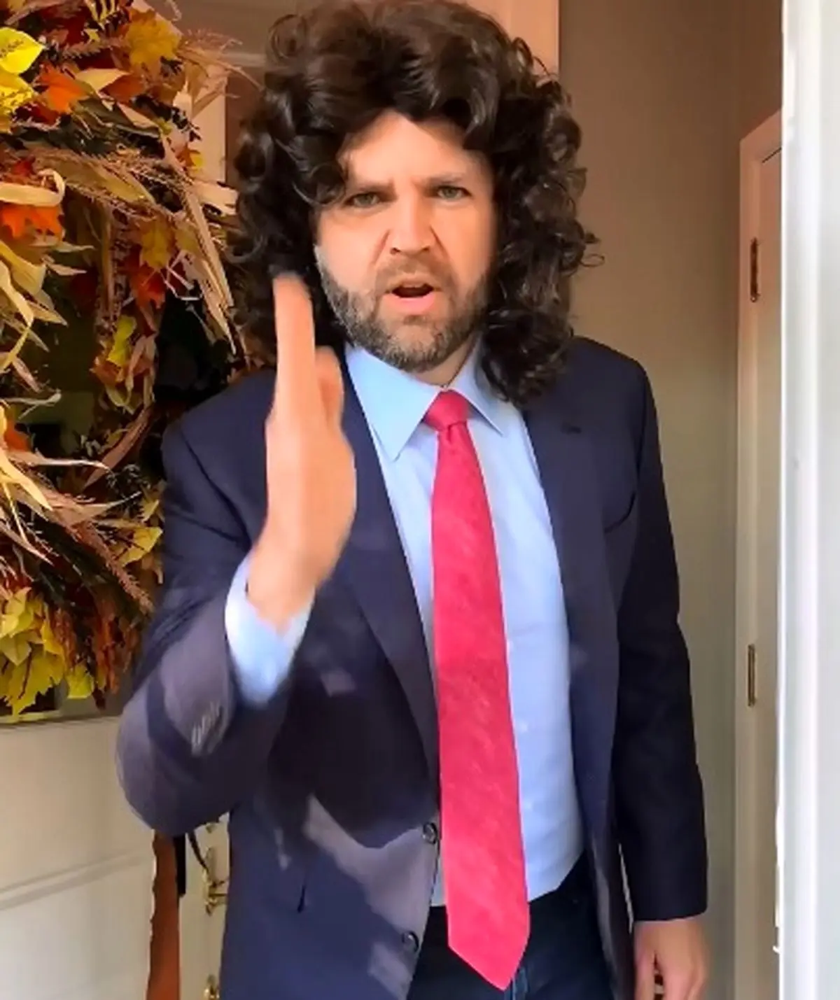 ادابازی هالووینی جی دی ونس همزمان با گذشت چند روز از تعطیلی دولت آمریکا + فیلم