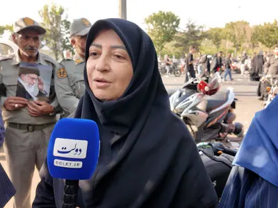 رئیس سازمان حفاظت محیط‌زیست در مراسم وداع با پیکر رهبر شهید انقلاب حضور یافت