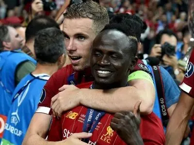 ملاقات لیورپولی‌های سابق؛ مانه و جوردن هندرسون همدیگر را به آغوش کشیدند