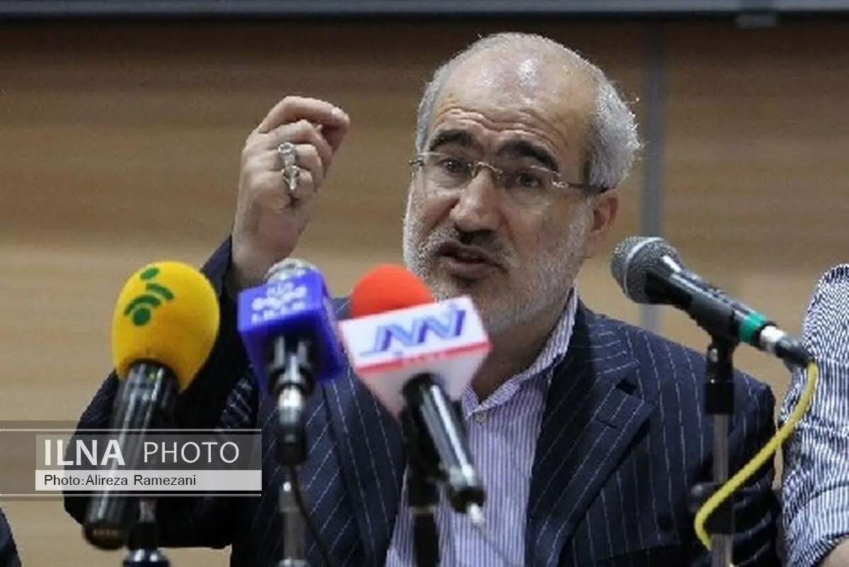 عزیزمحمدی: اگر بخواهم در انتخابات شرکت کنم برای ریاست ثبت نام می‌کنم