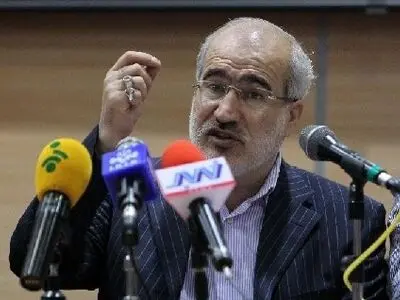 عزیزمحمدی: برای شرکت در انتخابات فدراسیون فوتبال تصمیم نگرفته‌ام