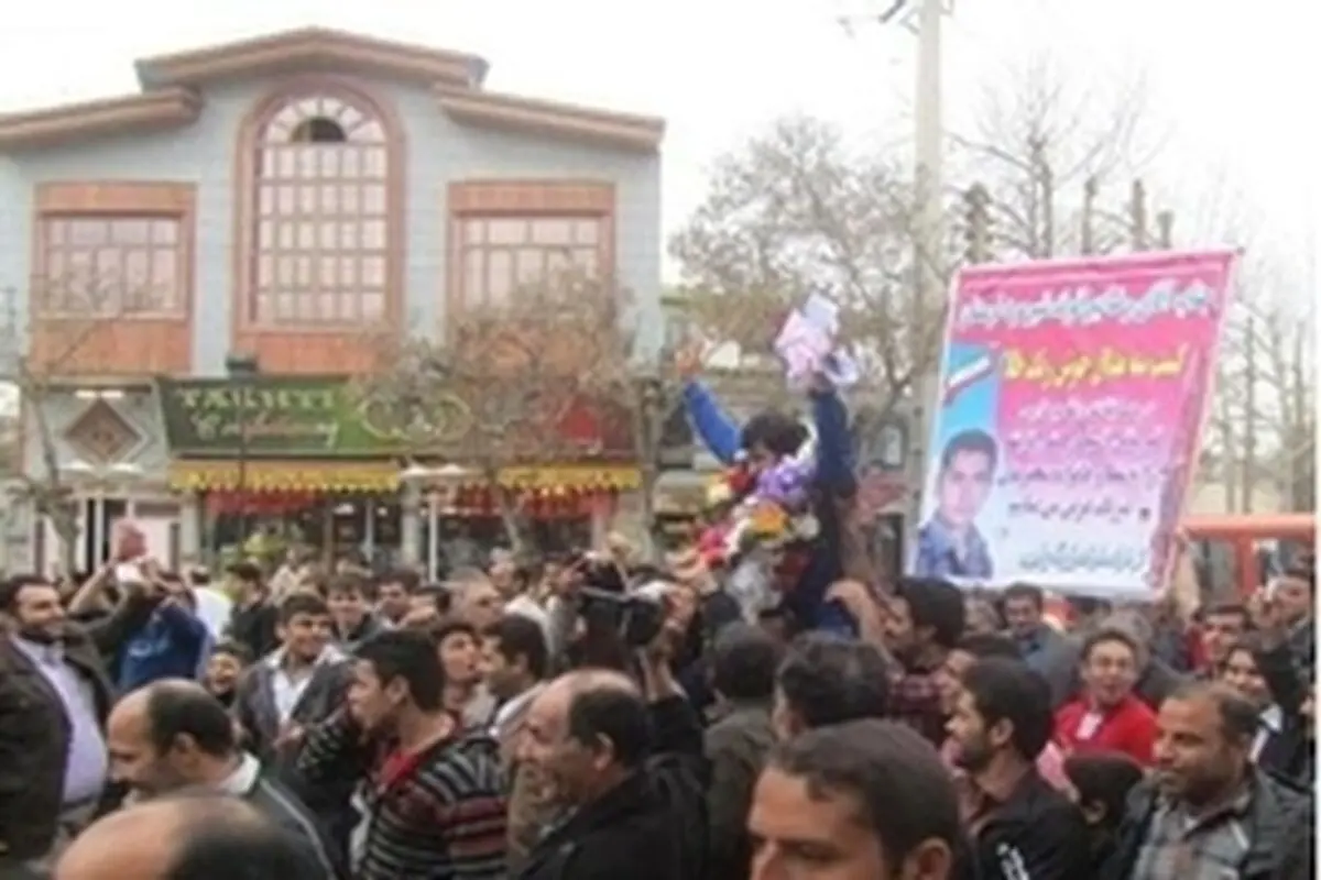 بروجردی‎ها از قهرمان وزنه‎برداری نوجوانان آسیا استقبال کردند