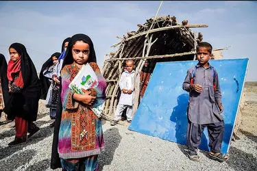 دانش آموزان فاقد مدارک هویتی از تحصیل محرومند/خانواده ها با یارانه برای فرزندان شان کفش می‌خرند