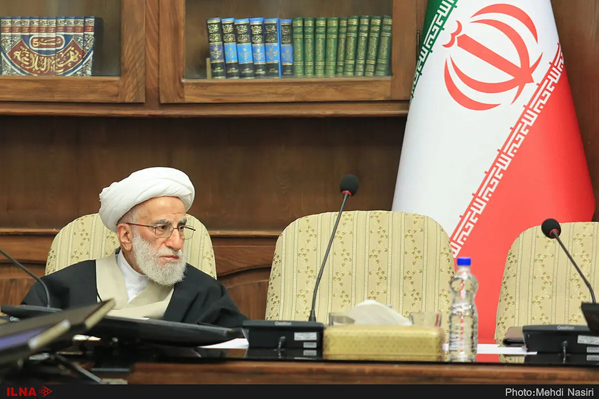  باید از مأموران نیروی انتظامی در زمینه برخورد با منکرات حمایت کنیم