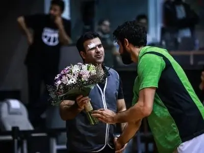 ویدیو: دلجویی کاظمی از تصویربردار آسیب دیده بازی فینال بسکتبال