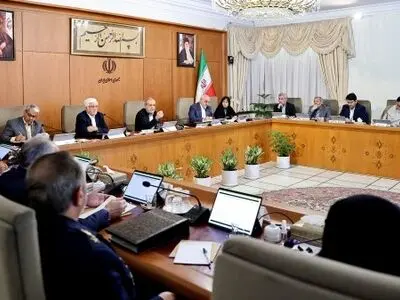 تجهیز همه مراکز دولتی به پنل‌های خورشیدی و قطع مصرف آنها از شبکه سراسری برق