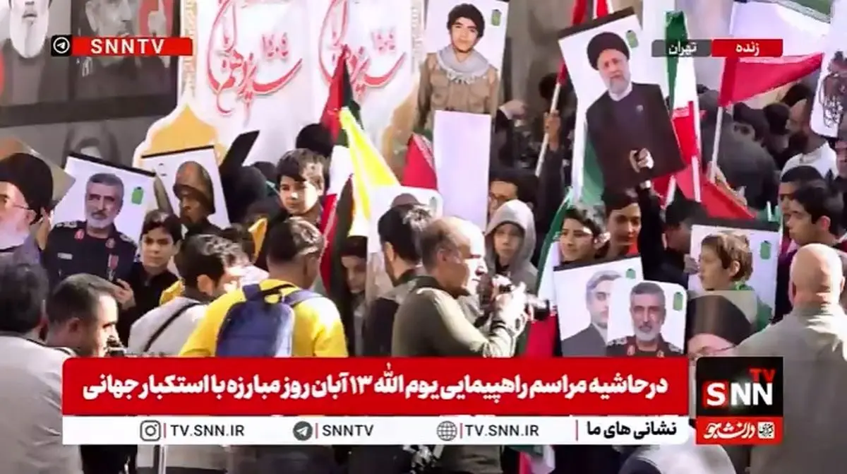 تصاویر شهید حاجی‌زاده، شهید رئیسی و دانشمندان شهید هسته‌ای در راهپیمایی ۱۳ آبان + فیلم