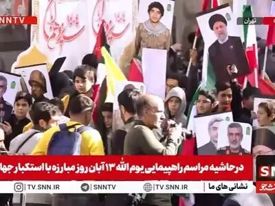 تصاویر شهید حاجی‌زاده، شهید رئیسی و دانشمندان شهید هسته‌ای در راهپیمایی ۱۳ آبان + فیلم