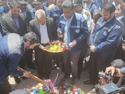 بهره‌برداری و کلنگ‌زنی طرح‌های توسعه‌ سنگ‌آهن مرکزی ایران با حضور وزیر تعاون در بافق