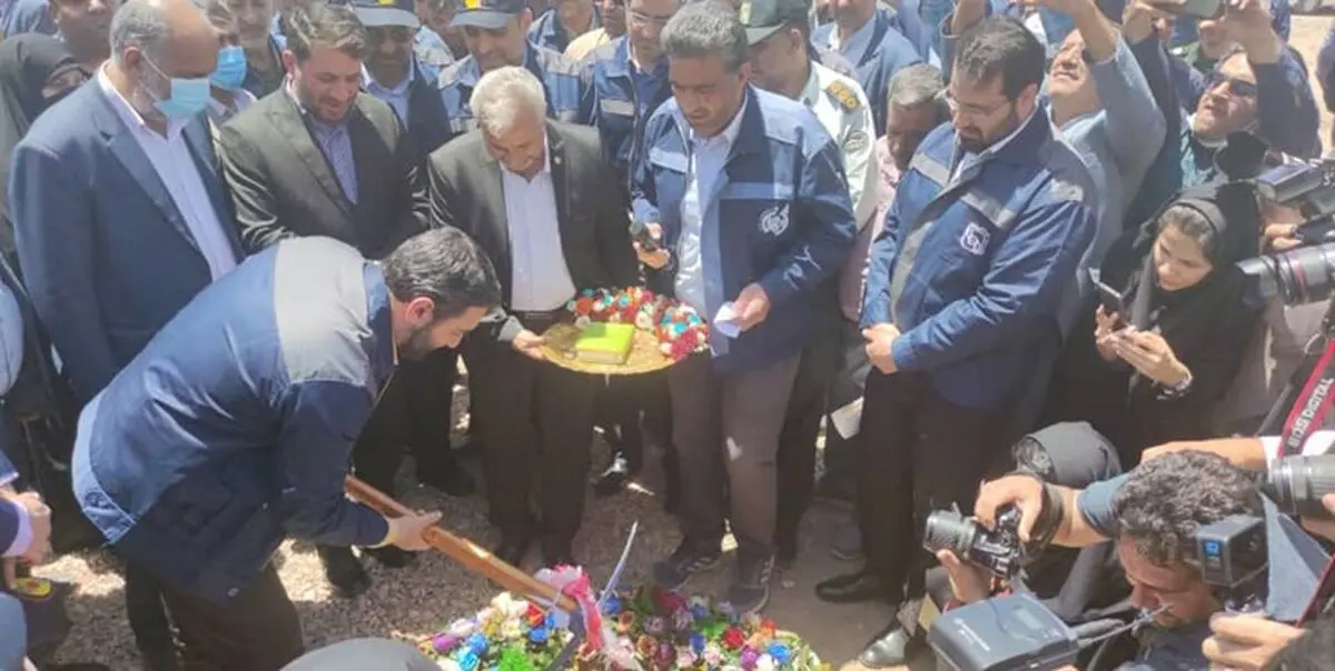 بهره‌برداری و کلنگ‌زنی طرح‌های توسعه‌ سنگ‌آهن مرکزی ایران با حضور وزیر تعاون در بافق