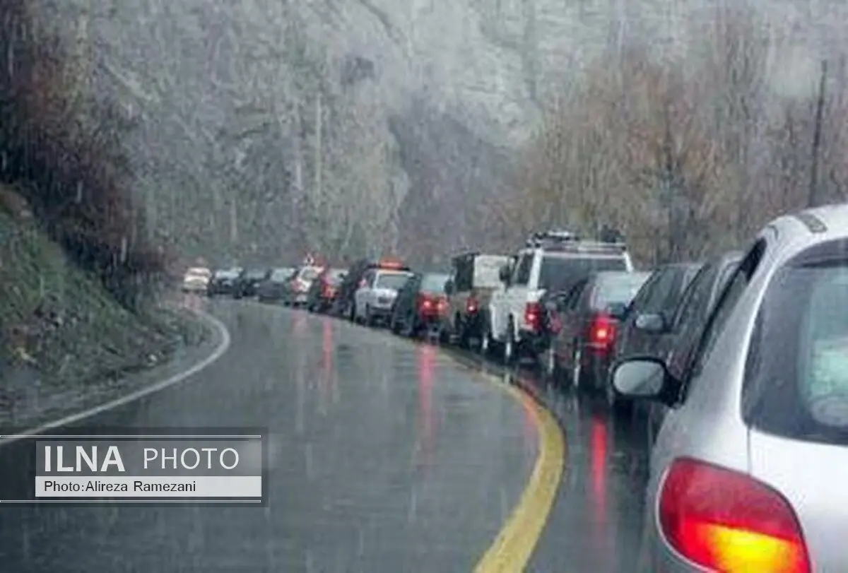 بارش برف و باران در جاده‌های نیمه شمالی کشور