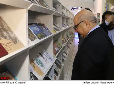 اصلاح ضوابط مربوط به تخلفات نمایشگاه/خریدار کتاب خارجی نباید از نوسان ارز متضرر شود