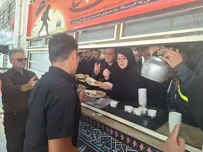 بازدید سخنگوی دولت از موکب‌ها در مرز مهران
