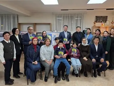 ترجمه قزاقی جلد دوم «کتاب یک صفحه‌ای» در آلماتی رونمایی شد